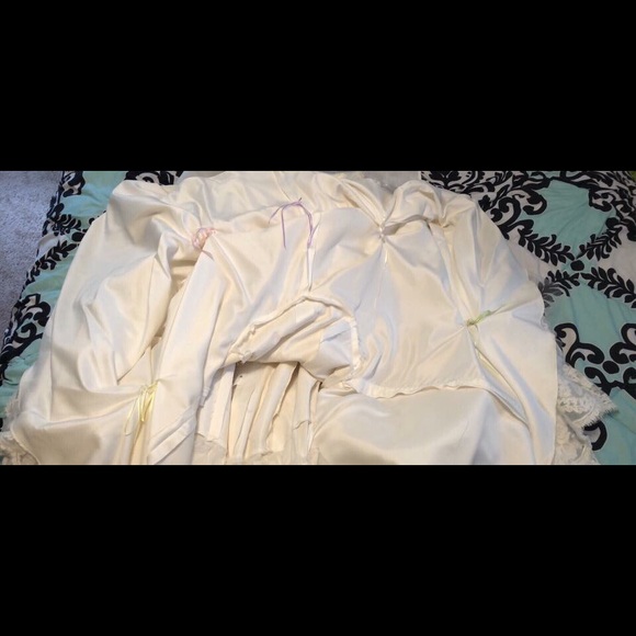 Size 6 lace Mori Lee wedding gown - Picture 6 of 6